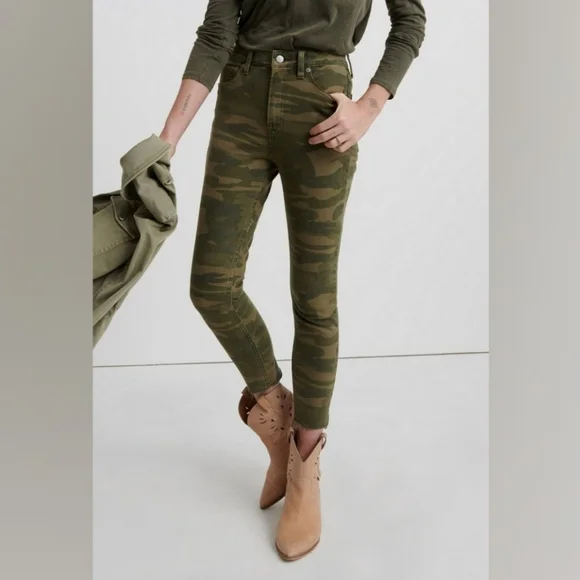 Lucky Brand Camo Bridgette Crop Jeans (0/25) - Picture 2 of 8